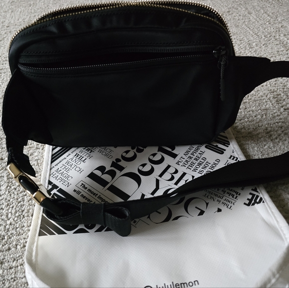 Lululemon Everywhere Belt Bag Large 2LMetal Hardware - Picture 3 of 4